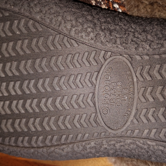 Isotoner Slippers - Picture 8 of 8